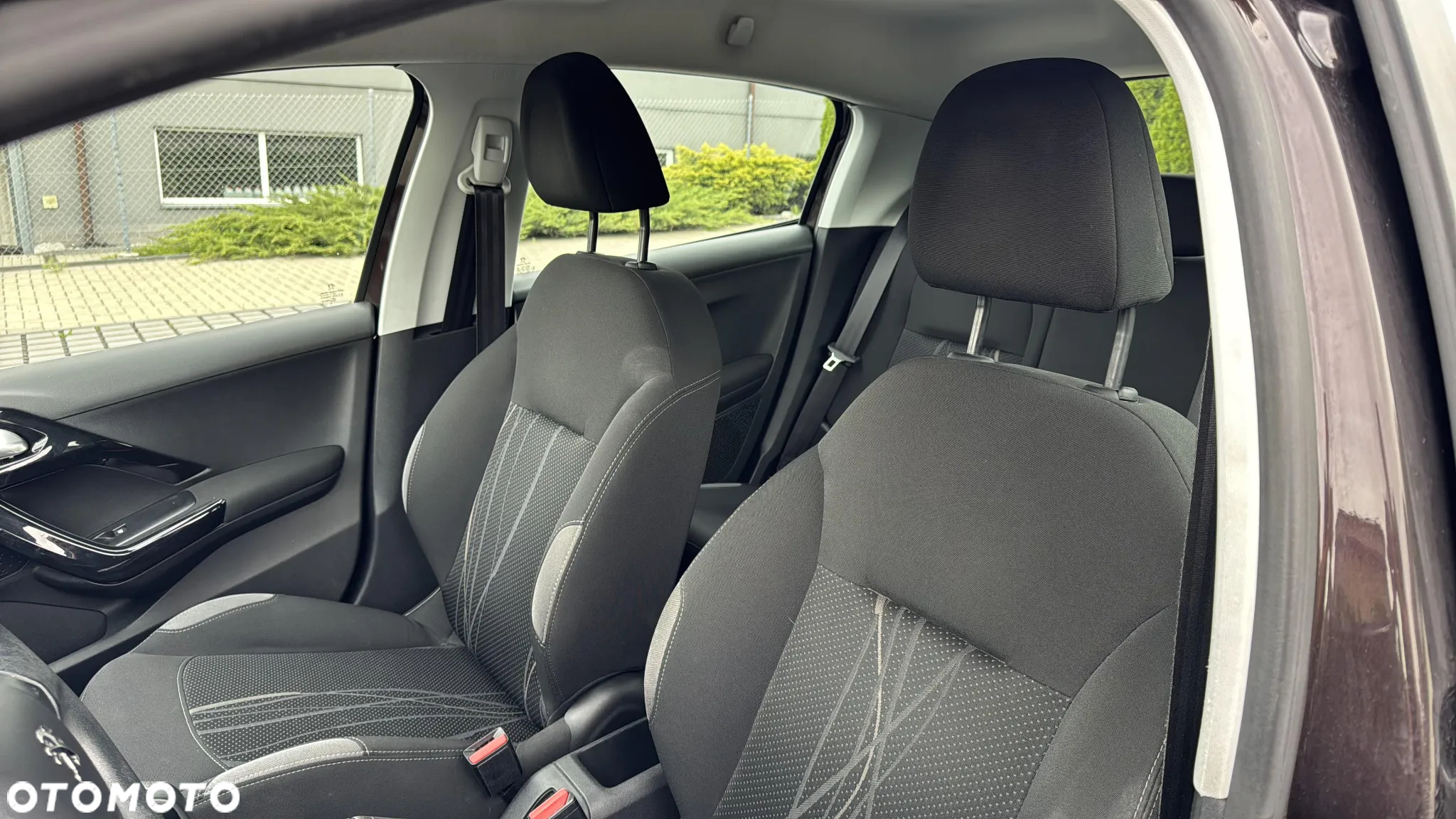 Peugeot 208 1.2 PureTech Active - 12