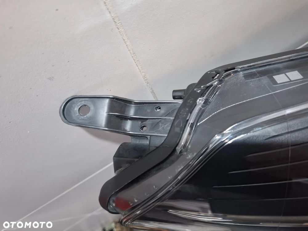 Lampa prawy przód przednia Toyota Yaris III lift 2018 rok - 2