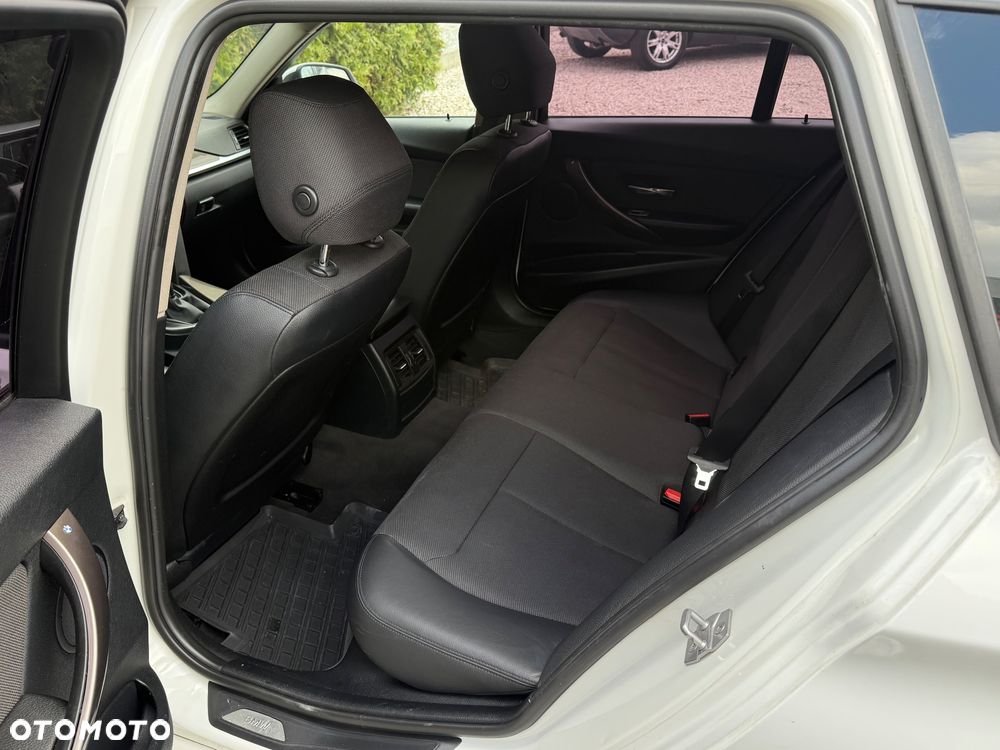 BMW Seria 3 318d Modern Line - 12