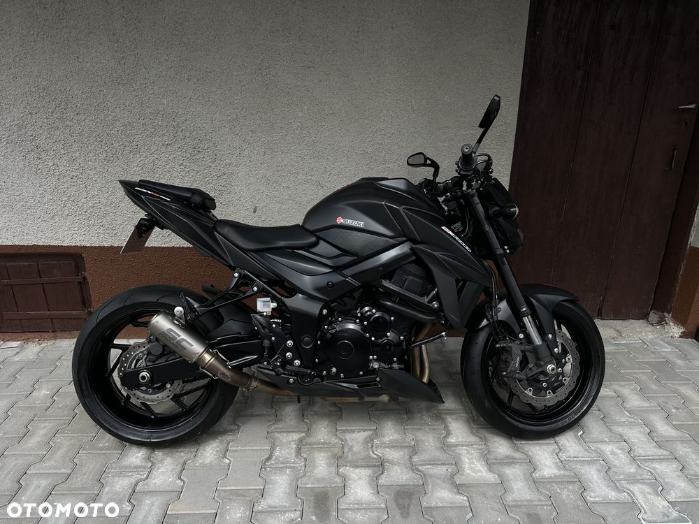 Suzuki GSX - 30