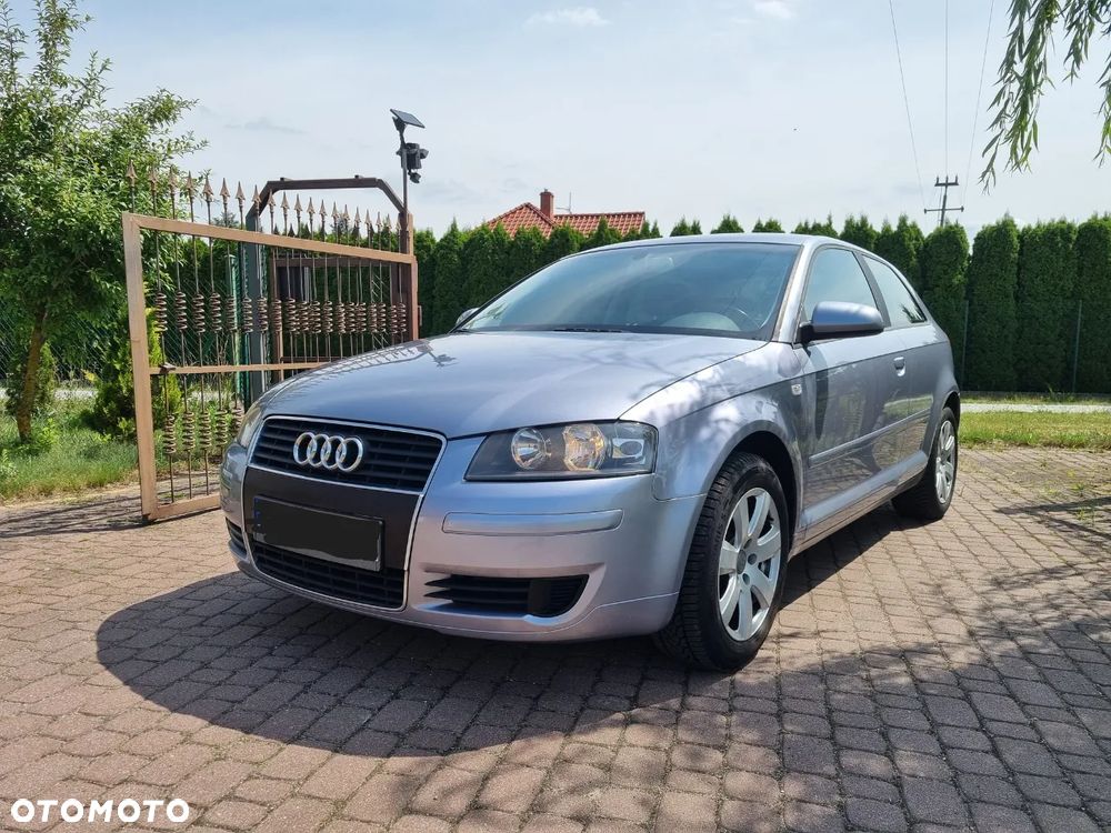 Audi A3 3-drzwiowe 1.6 FSI Attraction - 1