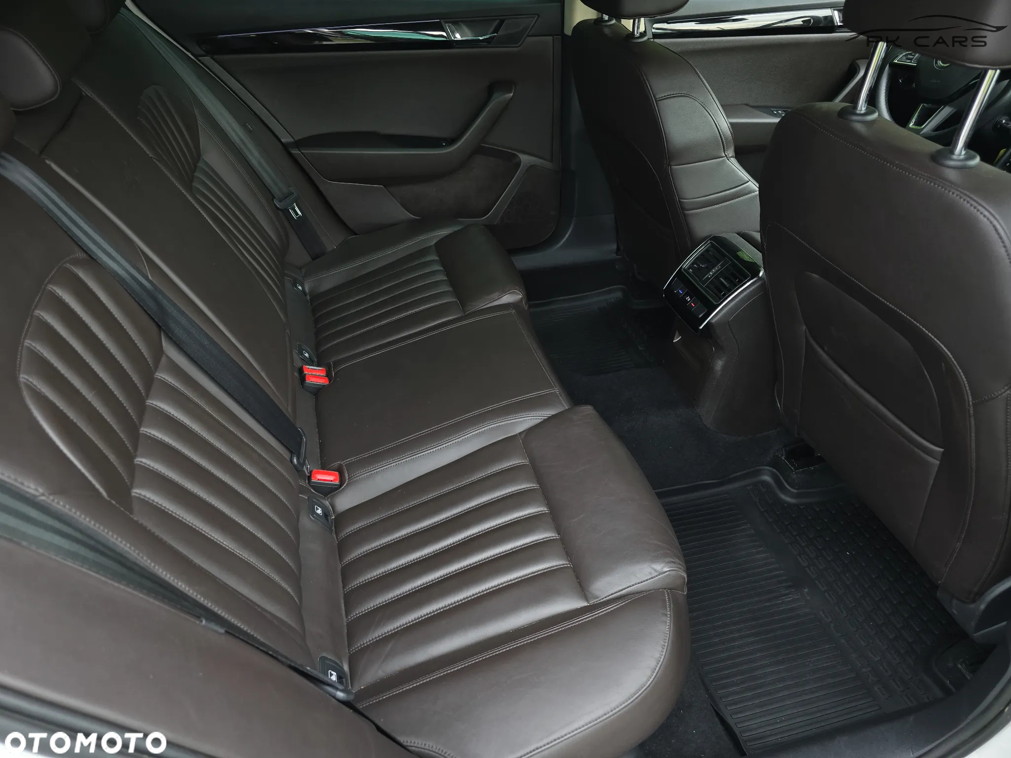Skoda Superb Combi 2.0 TDI 4x4 DSG L&K - 32