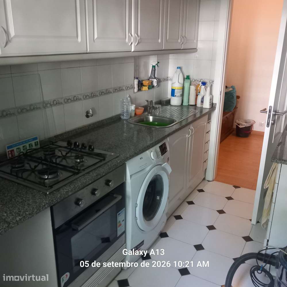 Apartamento T3 com 1 casa de banho na Amadora