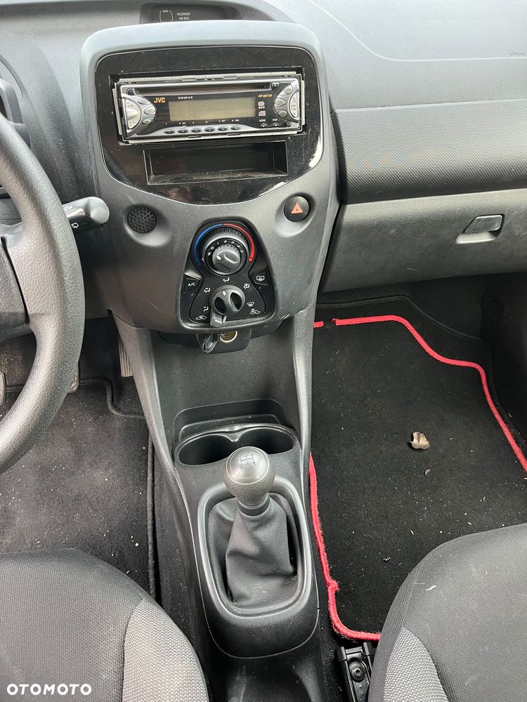 Toyota Aygo x - 30