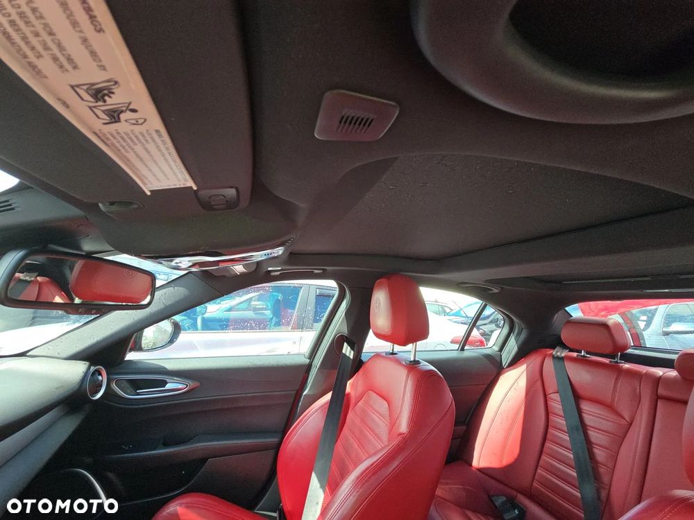 Alfa Romeo Giulia 2.0 Turbo 16V AT8 Veloce Ti - 16
