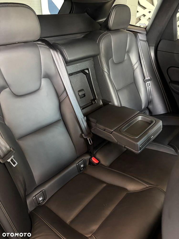 Volvo XC 60 B4 D AWD R-Design - 25