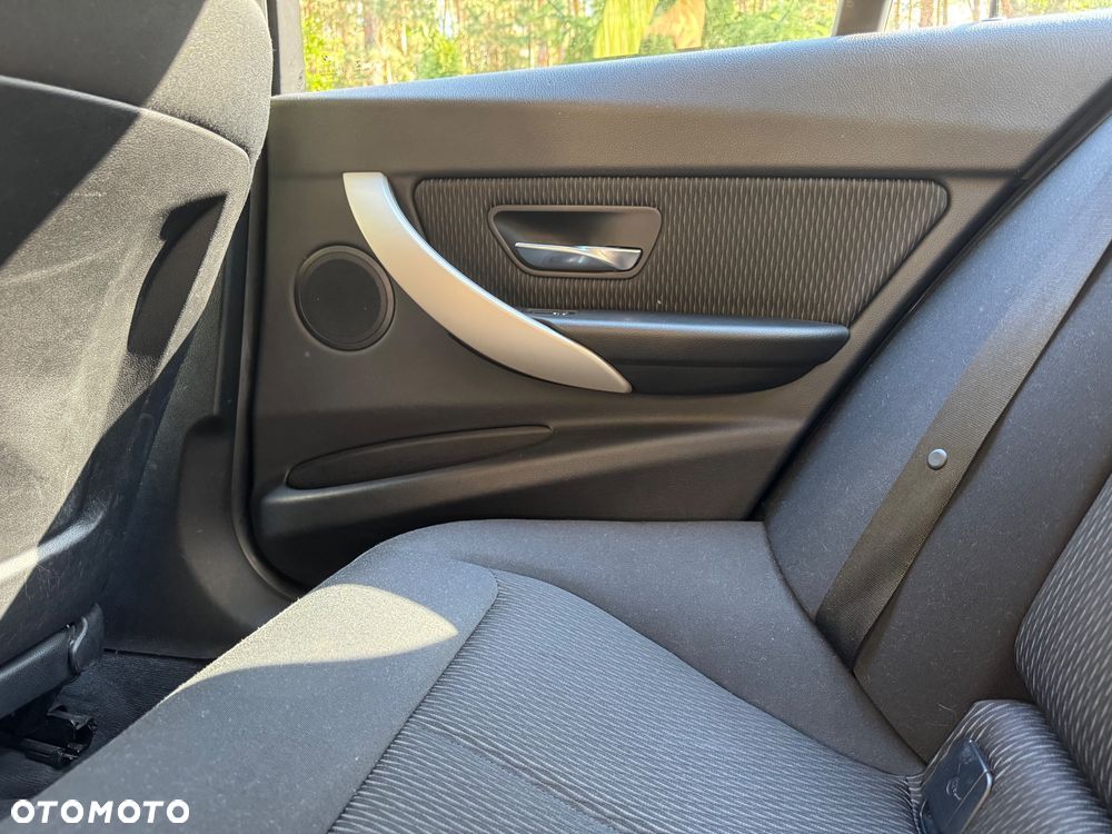 BMW Seria 3 318i - 34
