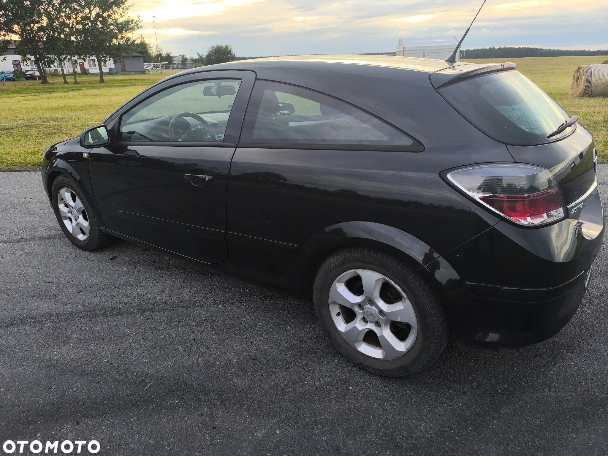 Opel Astra GTC 1.6 - 13