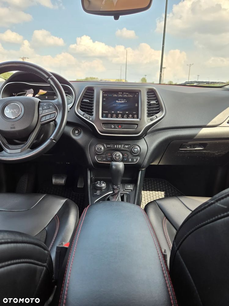 Jeep Cherokee - 23