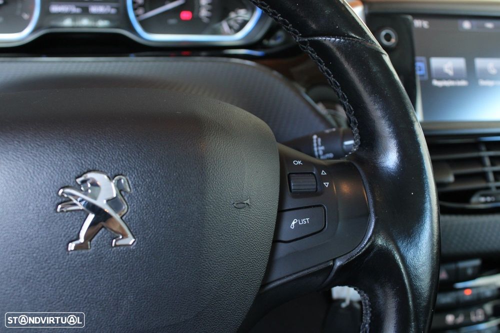 Peugeot 2008 1.2 PureTech Allure - 16