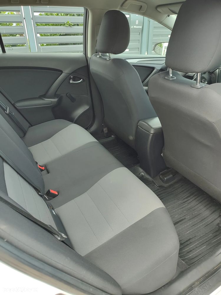 Toyota Avensis 1.6 Active - 7