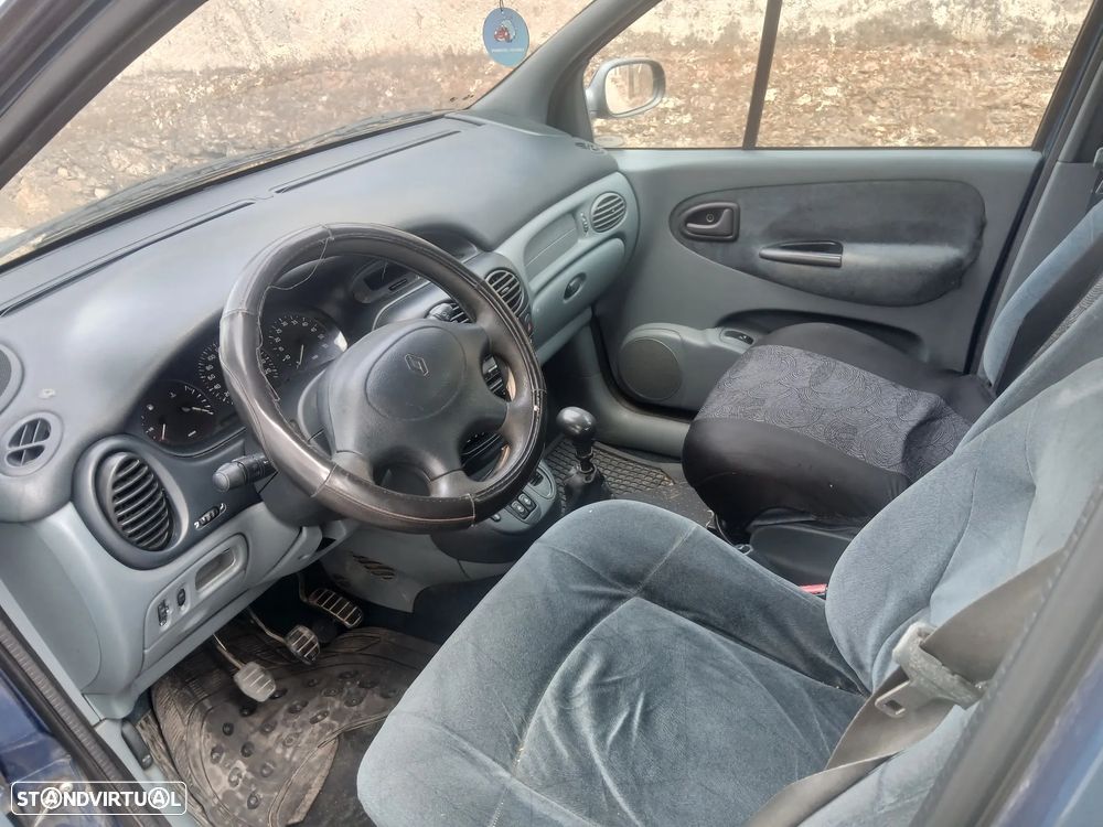 Renault Mégane Scénic - 9