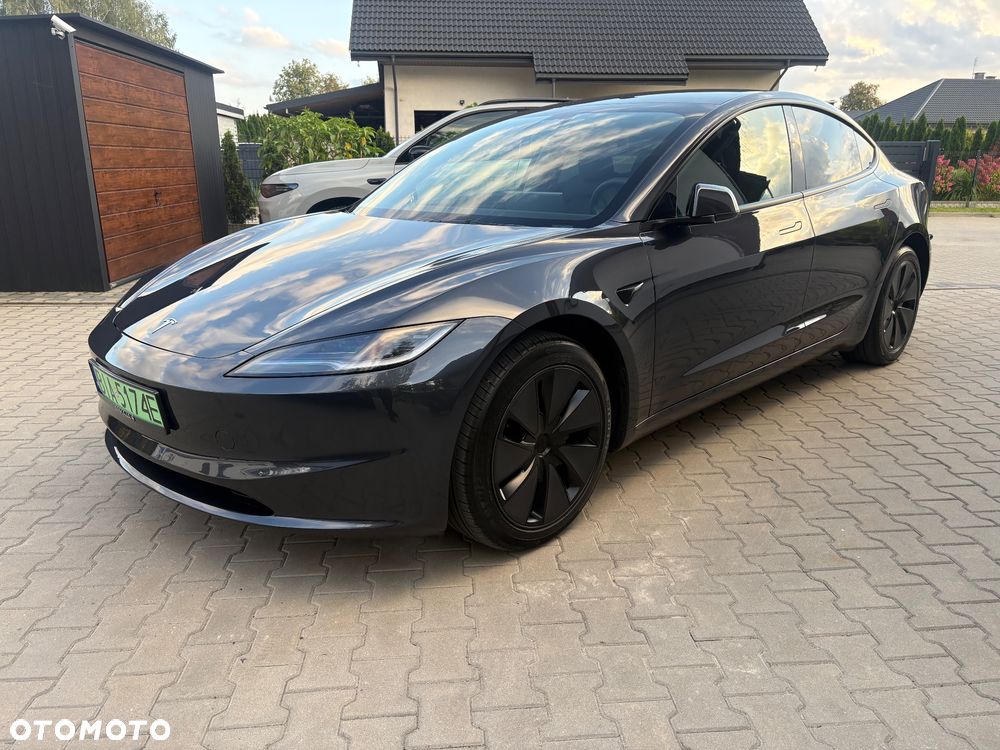 Tesla Model 3 - 1