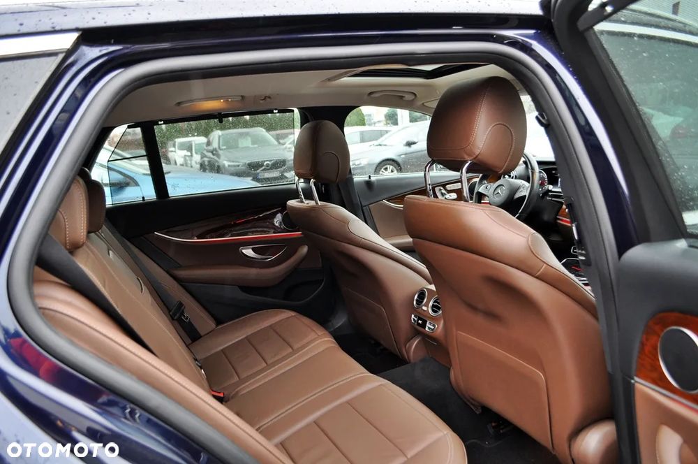 Mercedes-Benz Klasa E 350 d 4Matic 9G-TRONIC Exclusive - 32