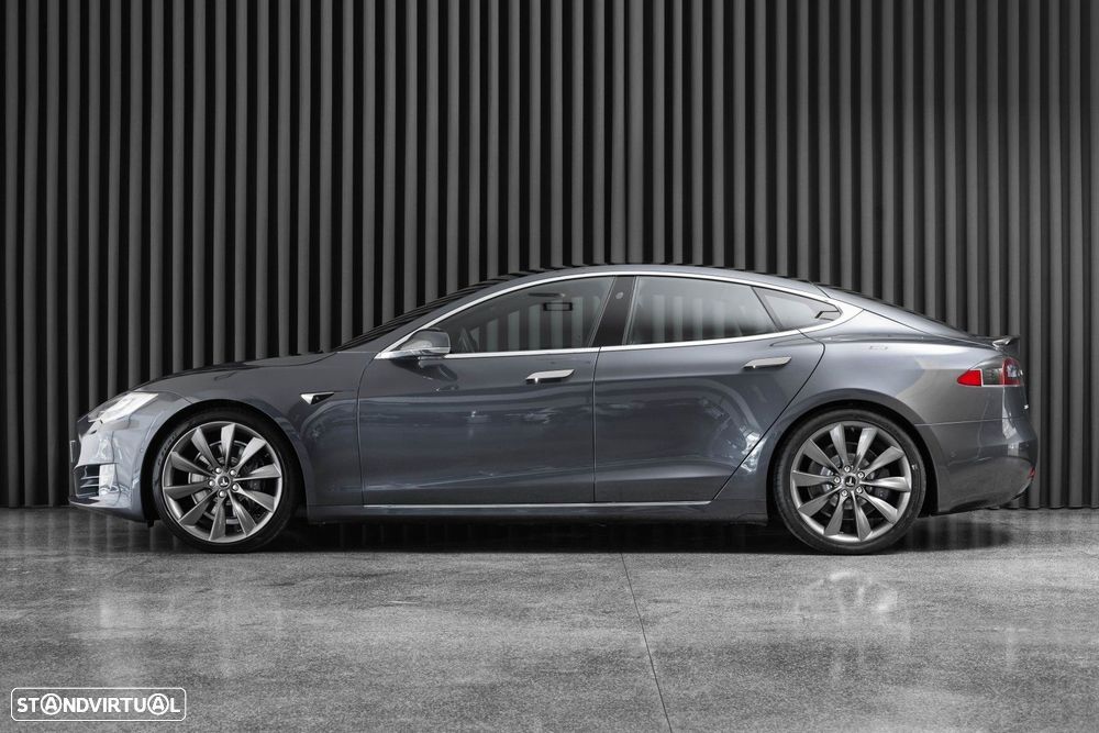 Tesla Model S - 3