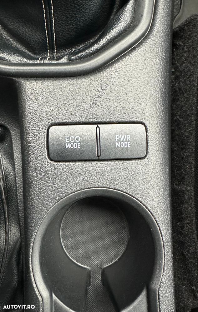 Toyota Hilux 2.4D 150CP 4x4 Double Cab 6MT Comfort - 16