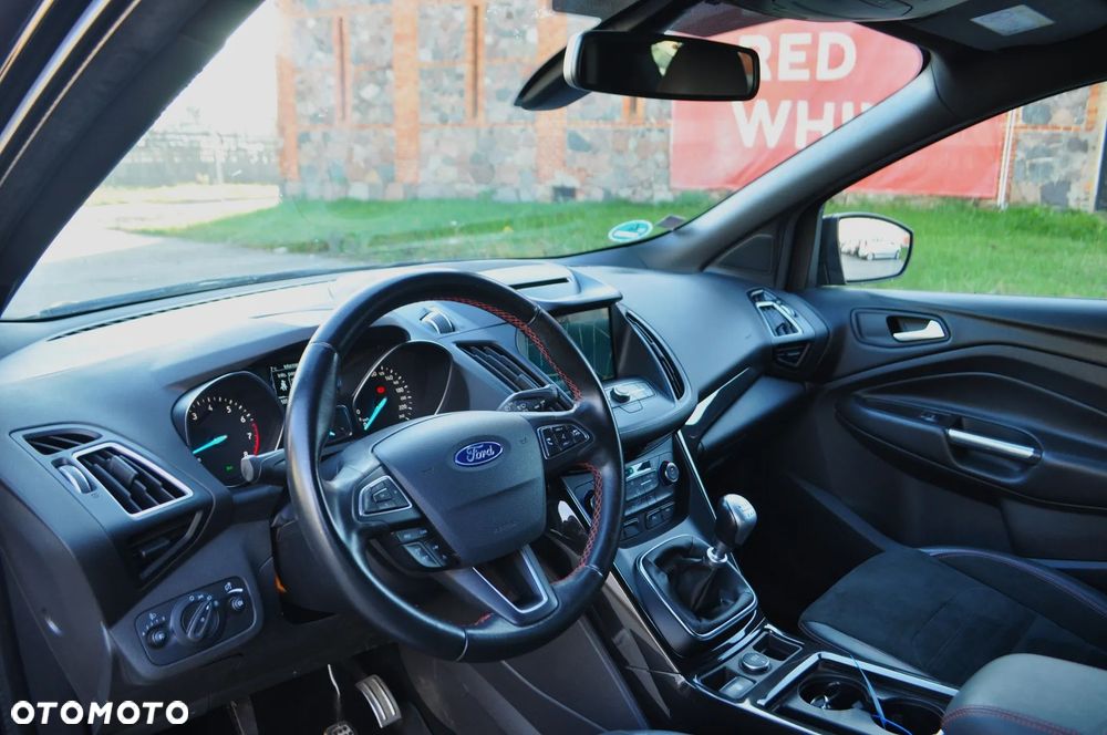 Ford Kuga 1.5 EcoBoost 2x4 ST-Line - 11