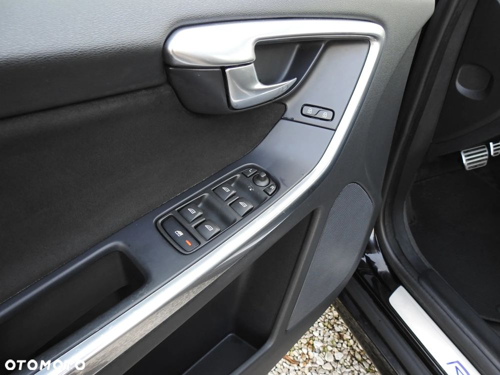 Volvo XC 60 D4 Drive-E R-Design Momentum - 21