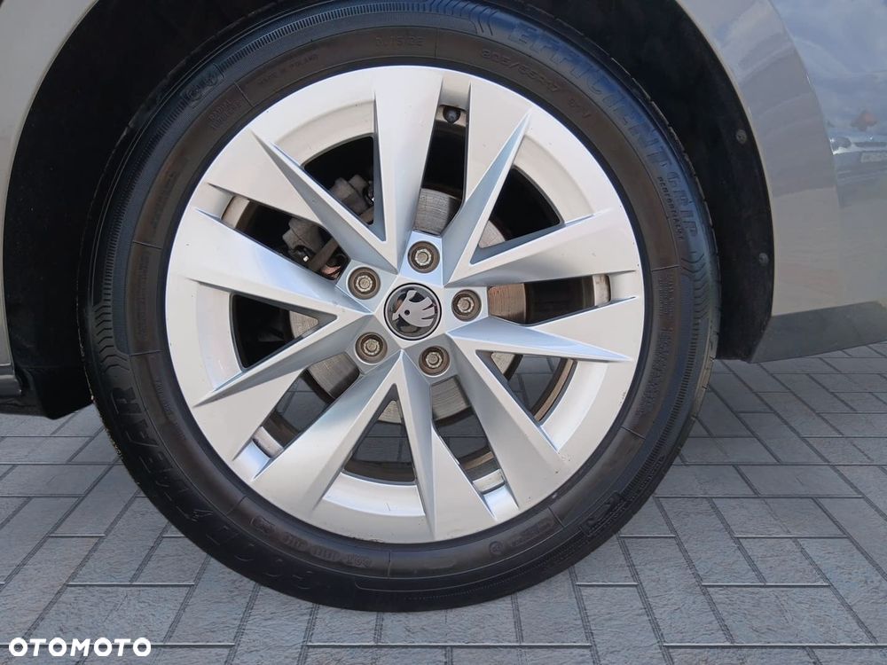 Skoda Octavia 1.5 TSI mHEV Selection DSG - 10