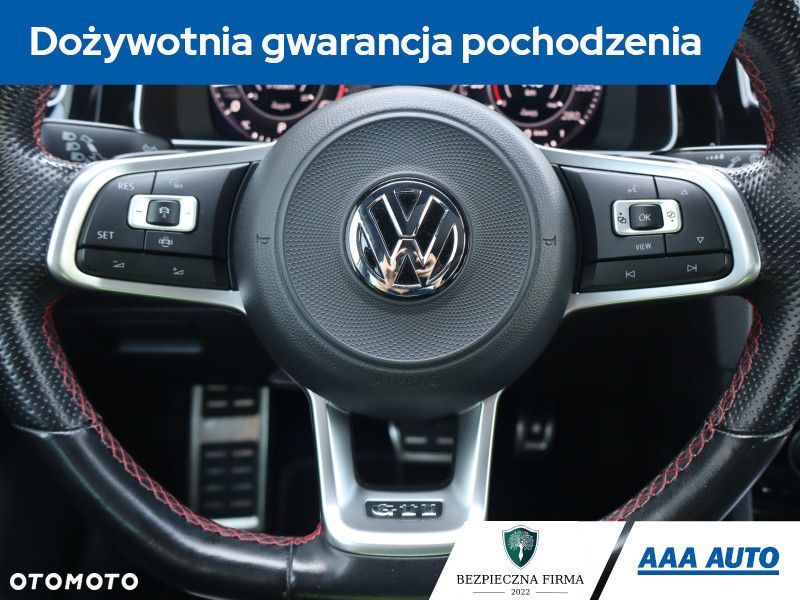Volkswagen Golf - 22