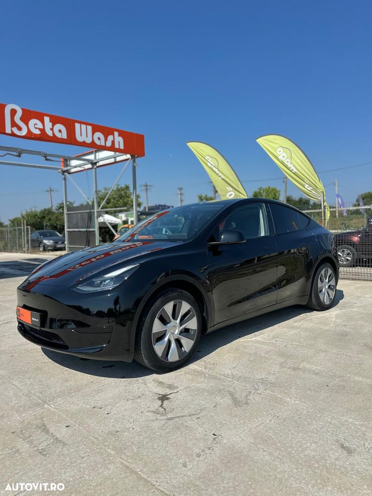 Tesla Model Y - 8