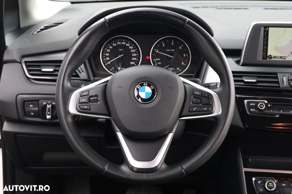 BMW Seria 2 218d Aut. - 28