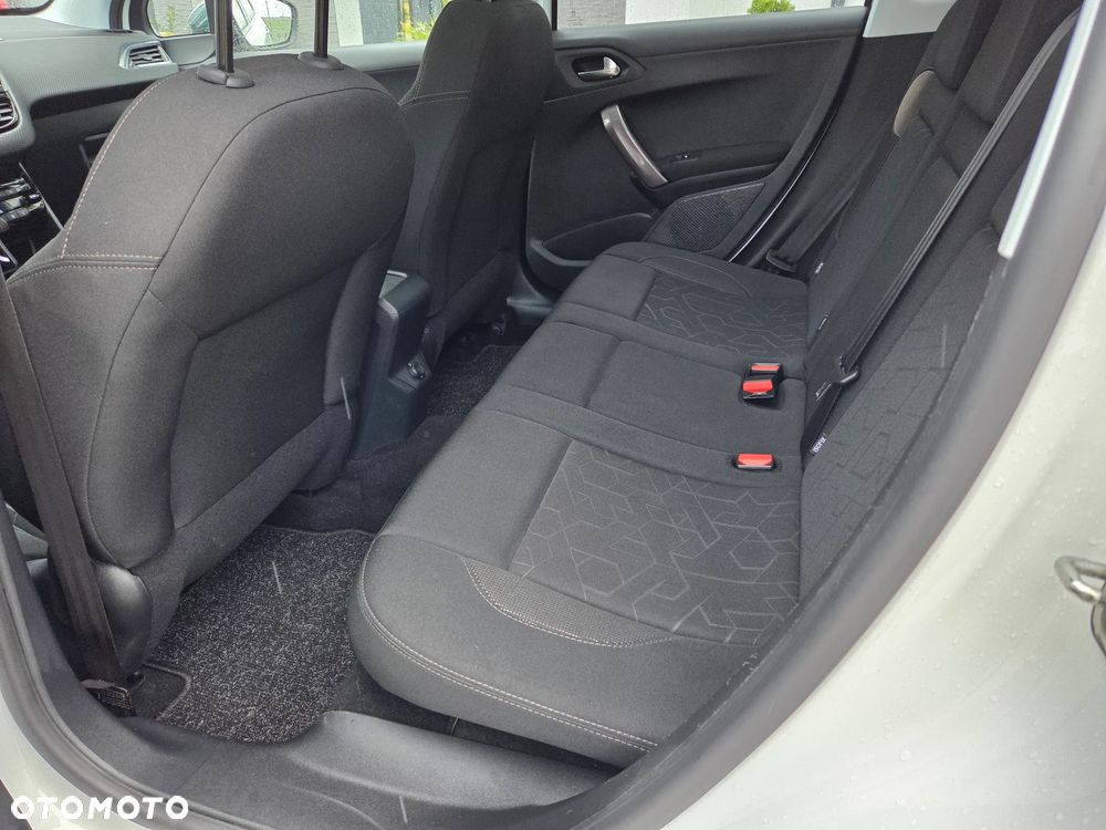 Peugeot 2008 Blue-HDi FAP 100 STOP & START Style - 16