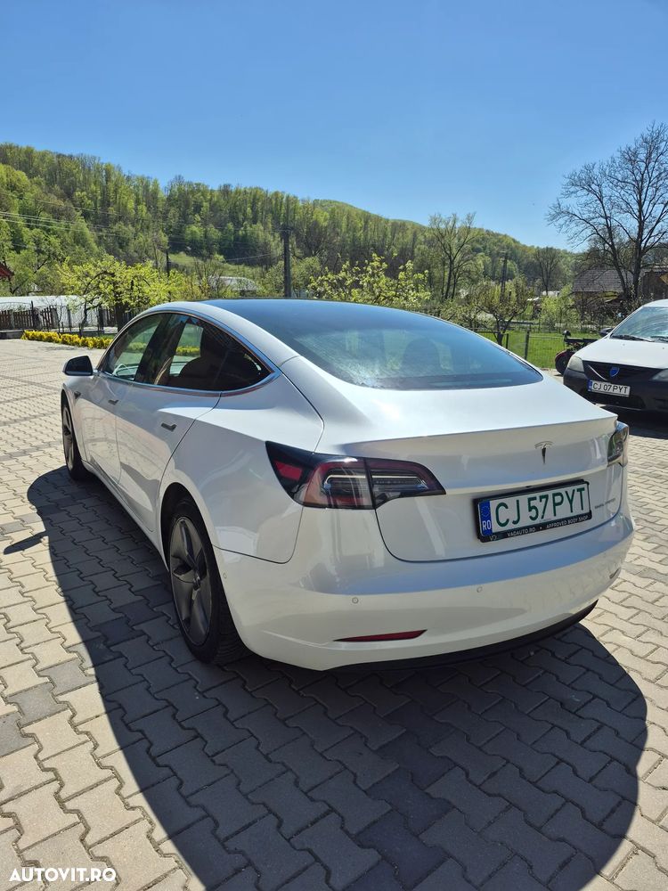 Tesla Model 3 - 4