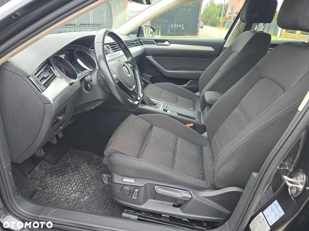 Volkswagen Passat - 17
