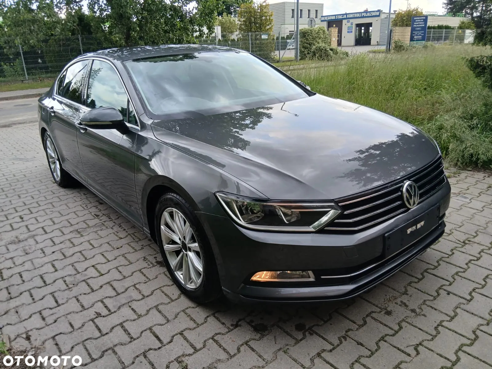 Volkswagen Passat - 2