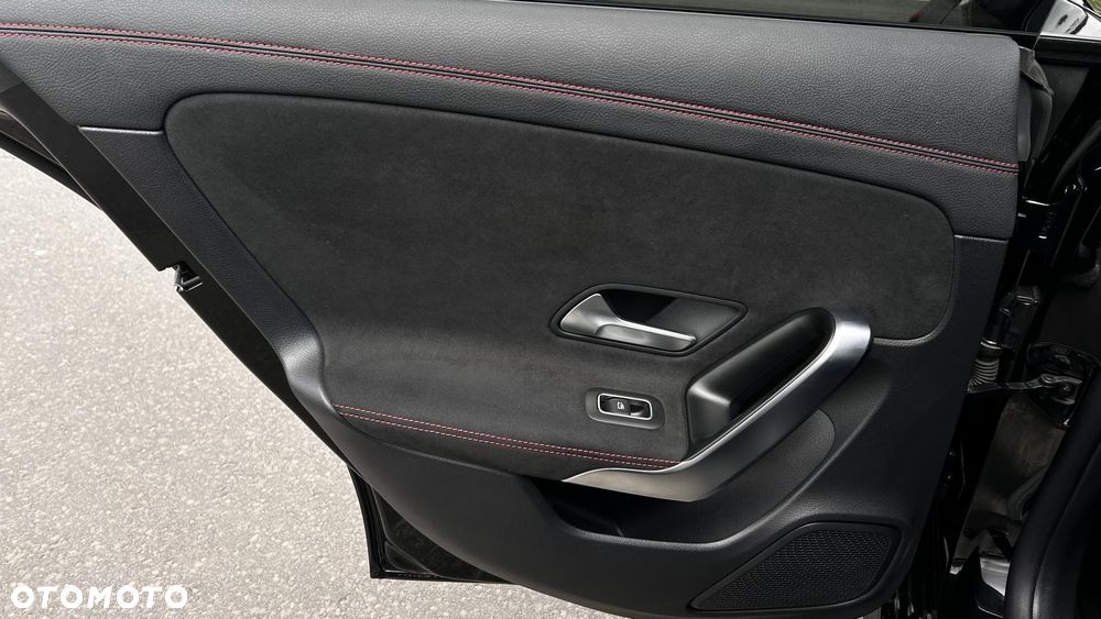 Mercedes-Benz CLA 200 AMG Line 7G-DCT - 20