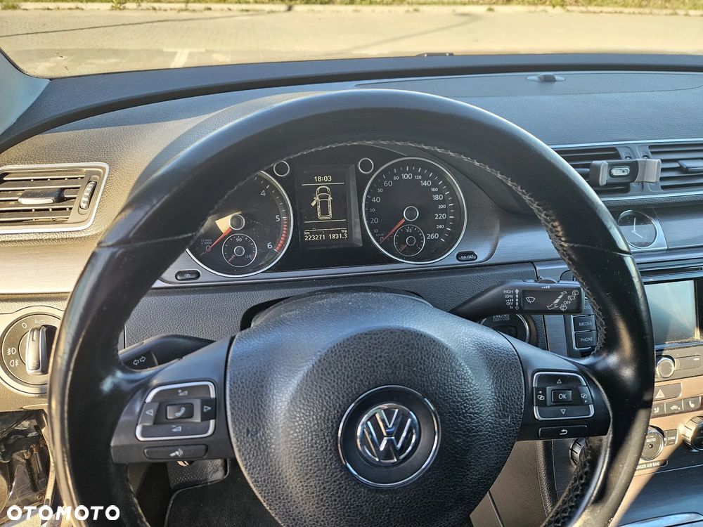 Volkswagen Passat 2.0 TDI Comfortline - 14