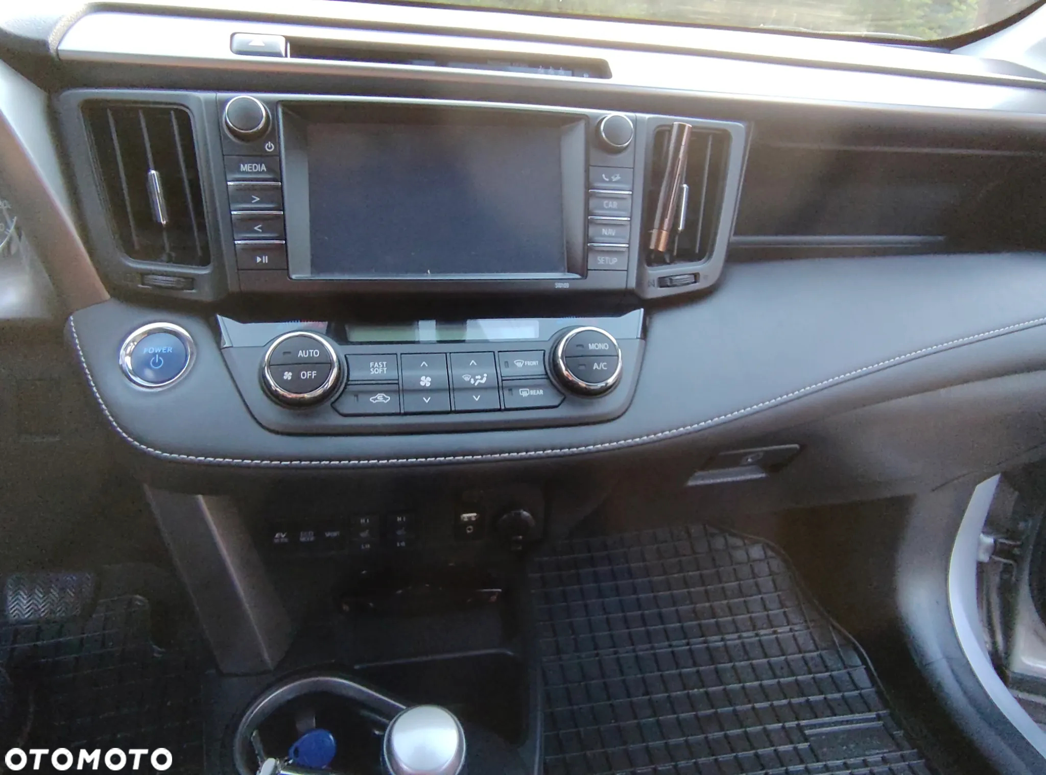 Toyota RAV4 Hybrid Premium 4x2 - 26