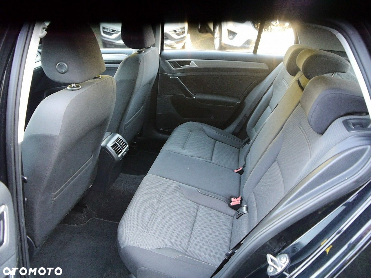 Volkswagen Golf 1.6 BlueTDI Comfortline - 23