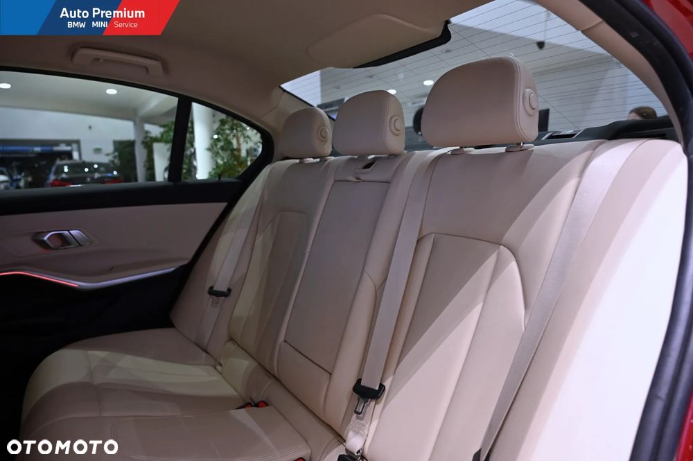 BMW Seria 3 320i - 17