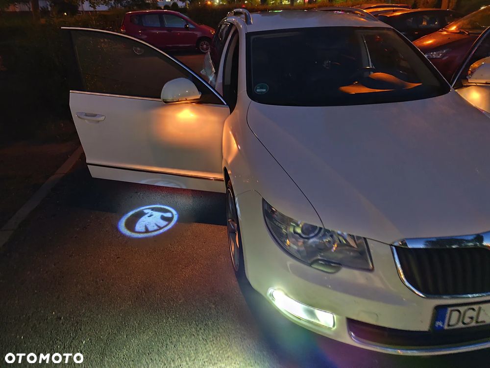Skoda Superb 2.0 TDI Elegance DSG - 32