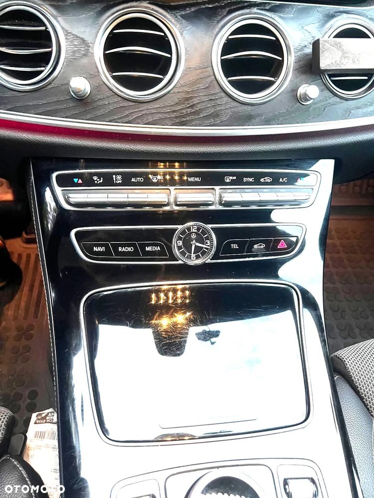 Mercedes-Benz Klasa E 220 d 4-Matic Business Edition 9G-TRONIC - 12
