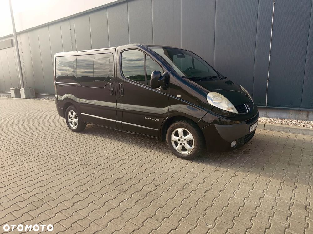 Renault Trafic 2.0 dCi 115 FAP Passenger Black Edition - 2