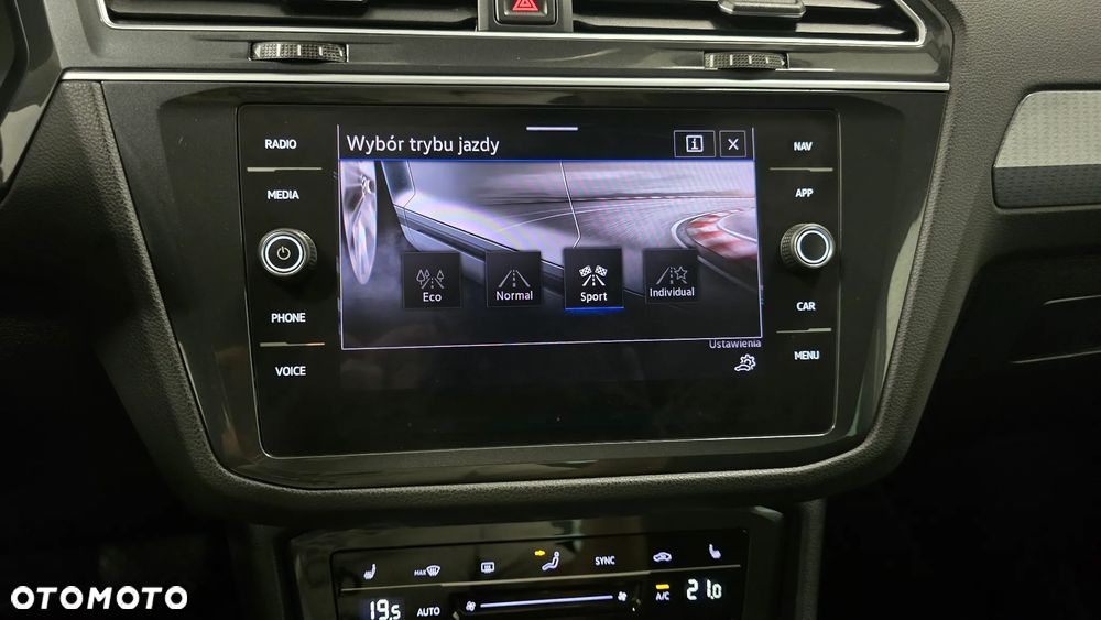 Volkswagen Tiguan 2.0 TSI 4Mot Elegance DSG - 24