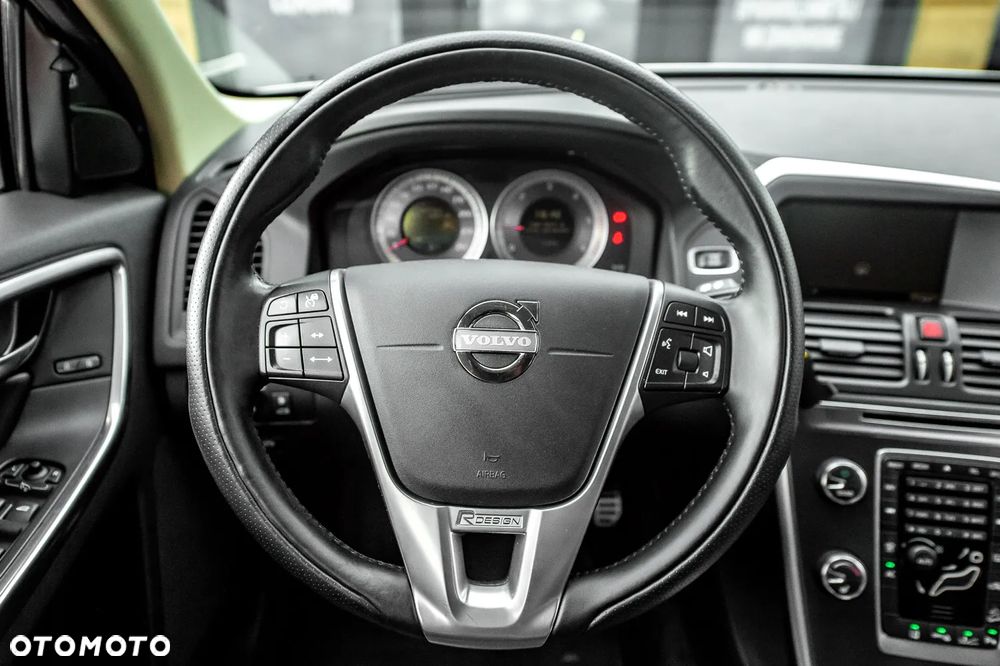 Volvo XC 60 2.4D AWD R-Design - 21