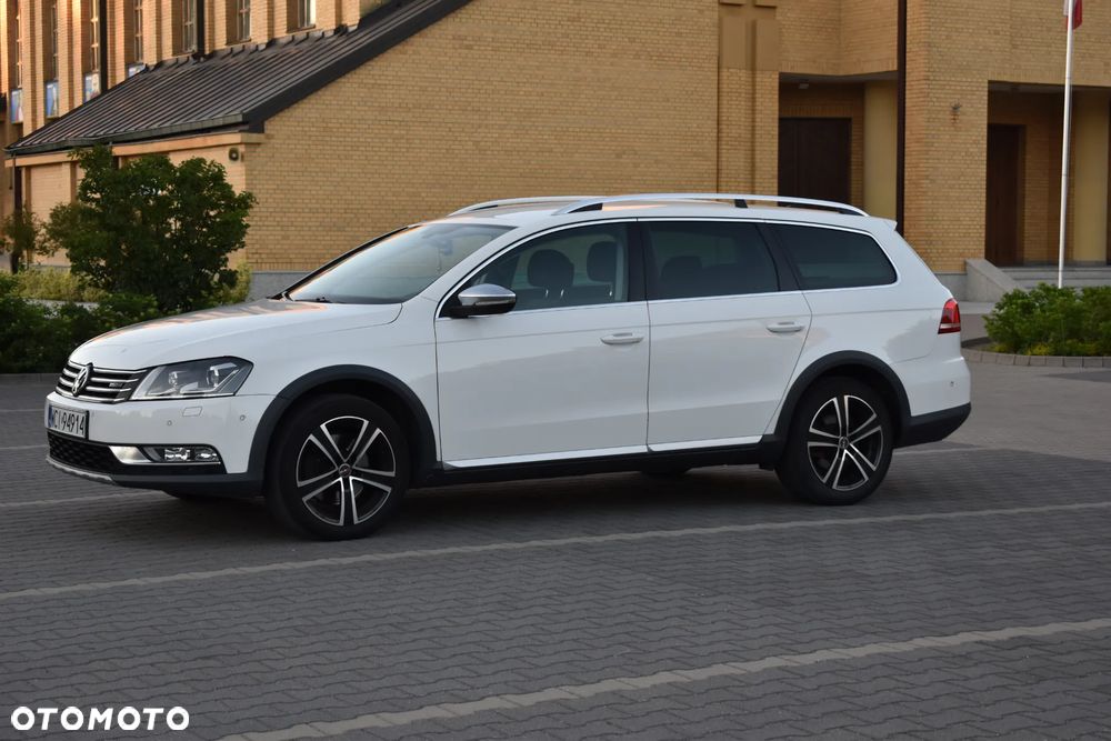 Volkswagen Passat 2.0 TDI BlueMotion Technology Exclusive - 4