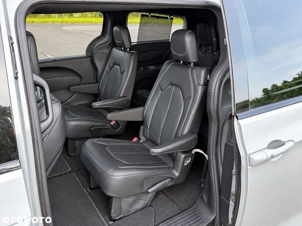 Chrysler Pacifica - 11