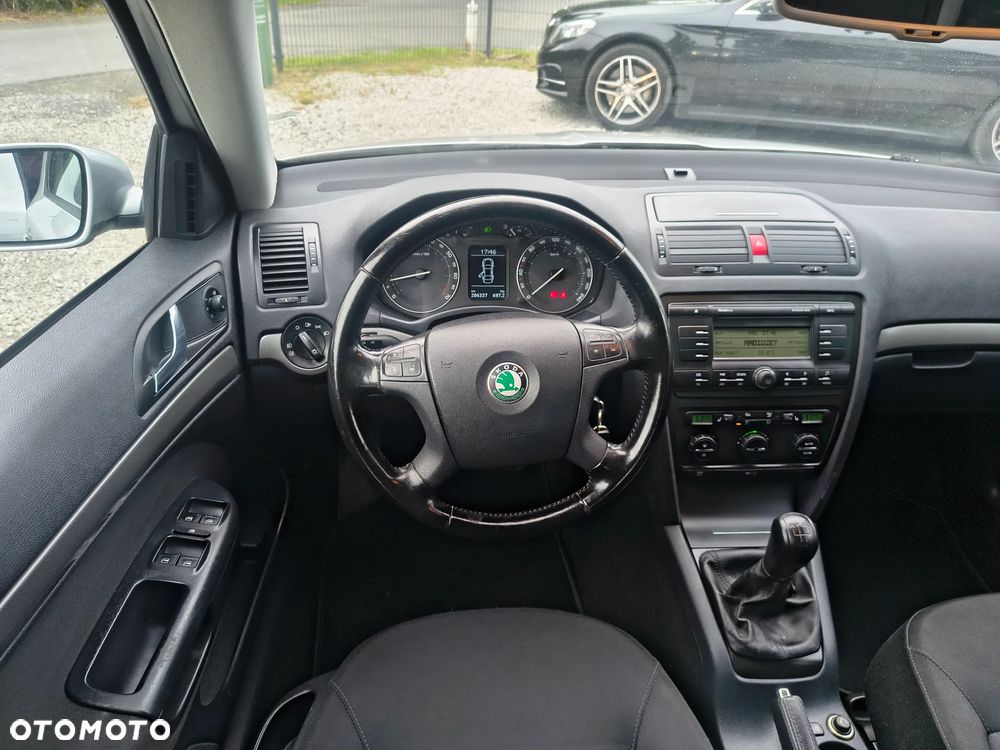 Skoda Octavia 1.6 FSI Elegance - 17