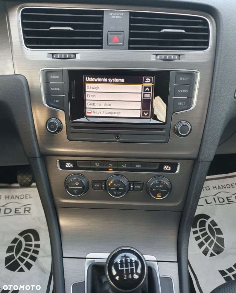 Volkswagen Golf - 22