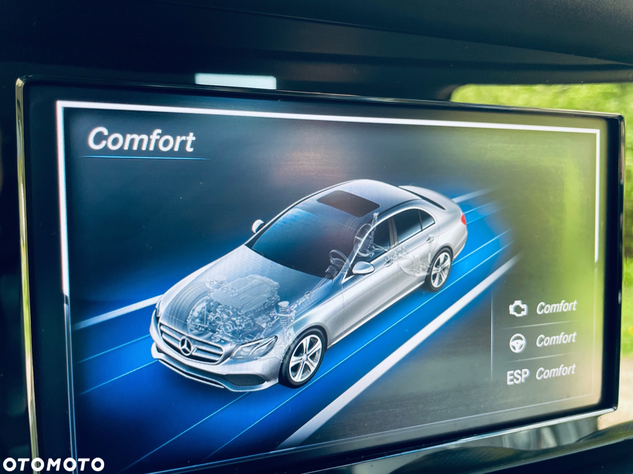 Mercedes-Benz Klasa E 220 d T 9G-TRONIC - 24