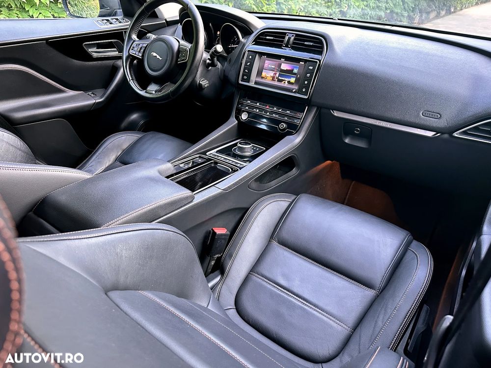 Jaguar F-Pace 20d AWD Aut. Prestige - 11