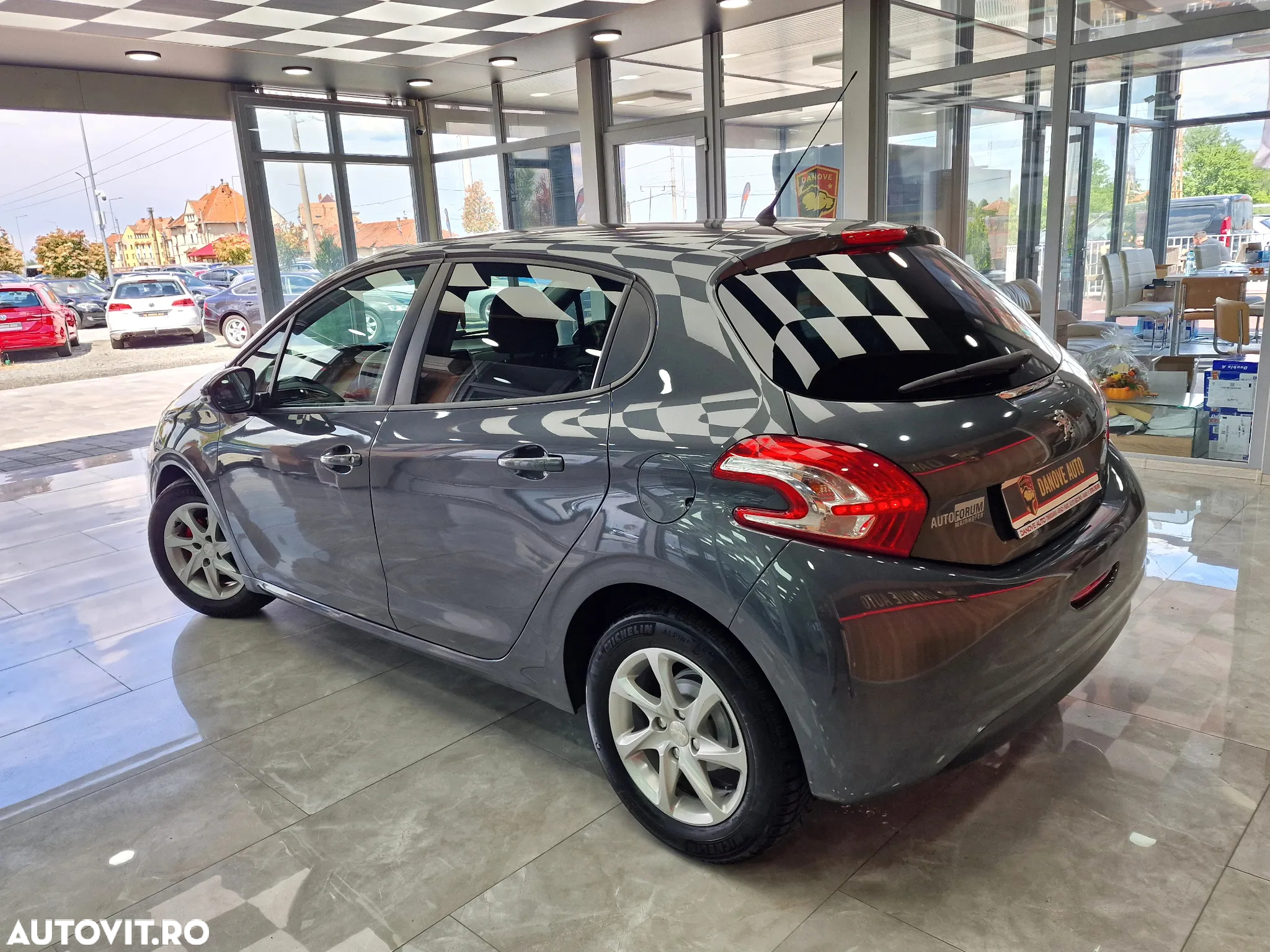 Peugeot 208 1.2 L PureTech Active - 10