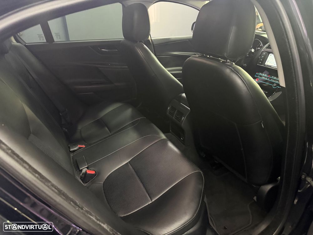 Jaguar XE 2.0 D Portfolio Aut. - 23