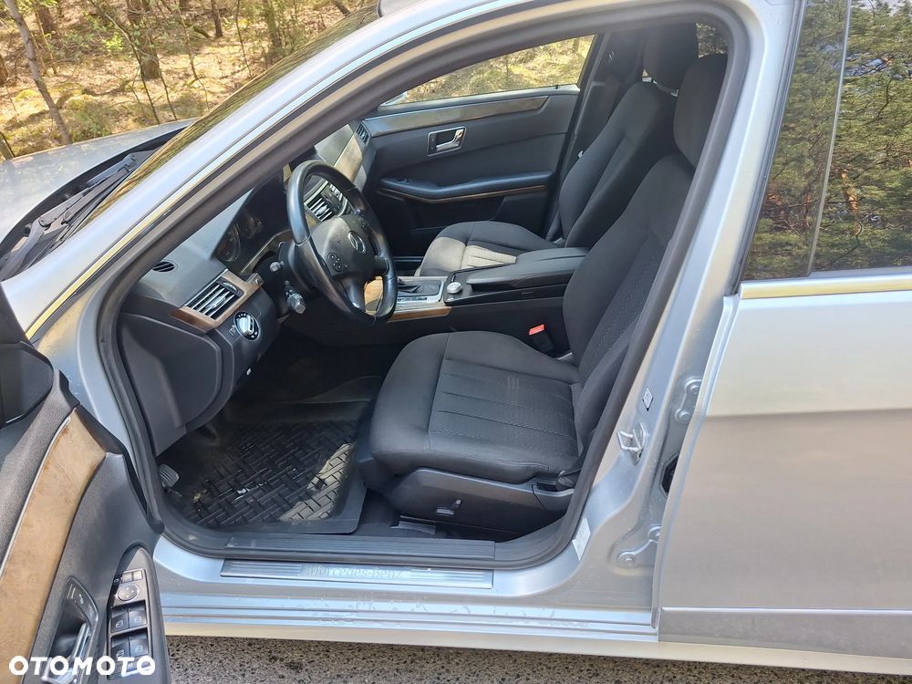 Mercedes-Benz Klasa E 200 CGI BlueEFFICIENCY 7G-TRONIC Elegance - 17