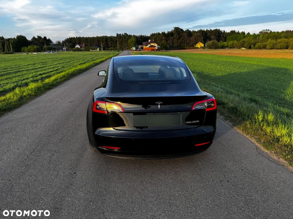 Tesla Model 3 - 4